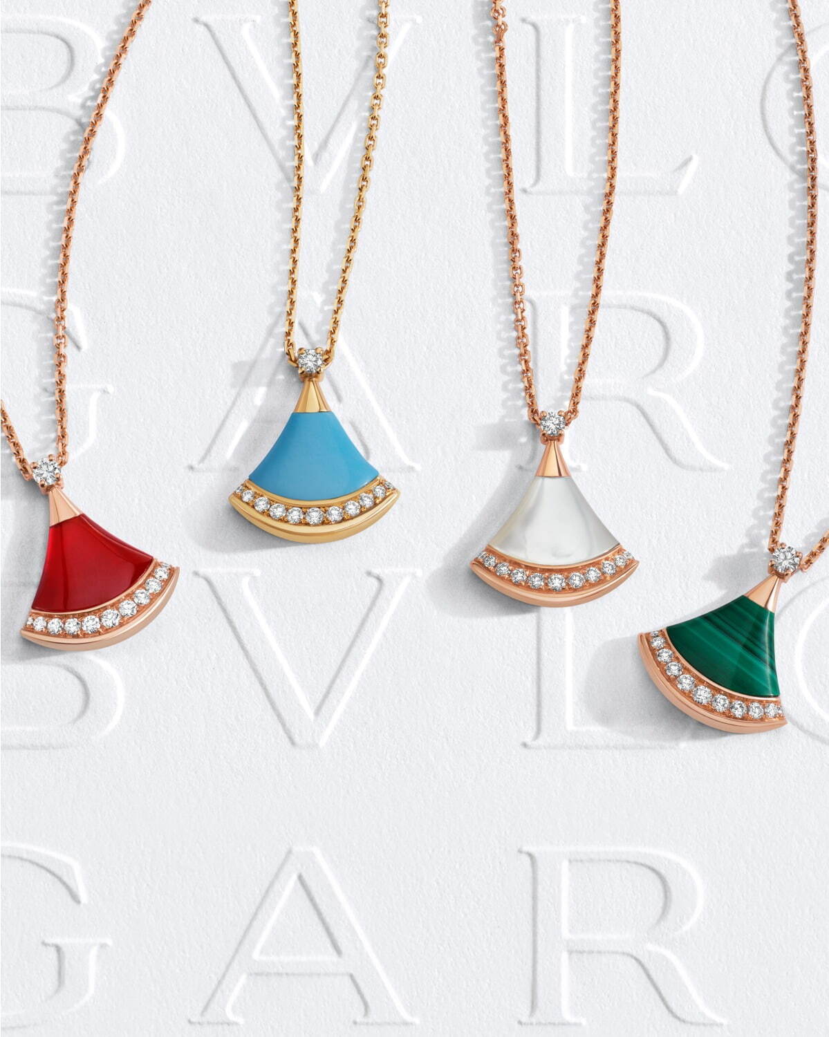 ブルガリ「ディーヴァ ドリーム」新作ネックレス、扇形×カラーストーン