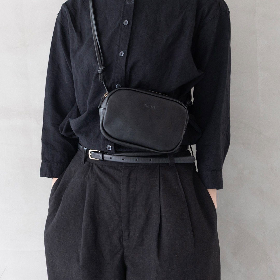 本革 日本製 大人の小さな本革ボディバッグ