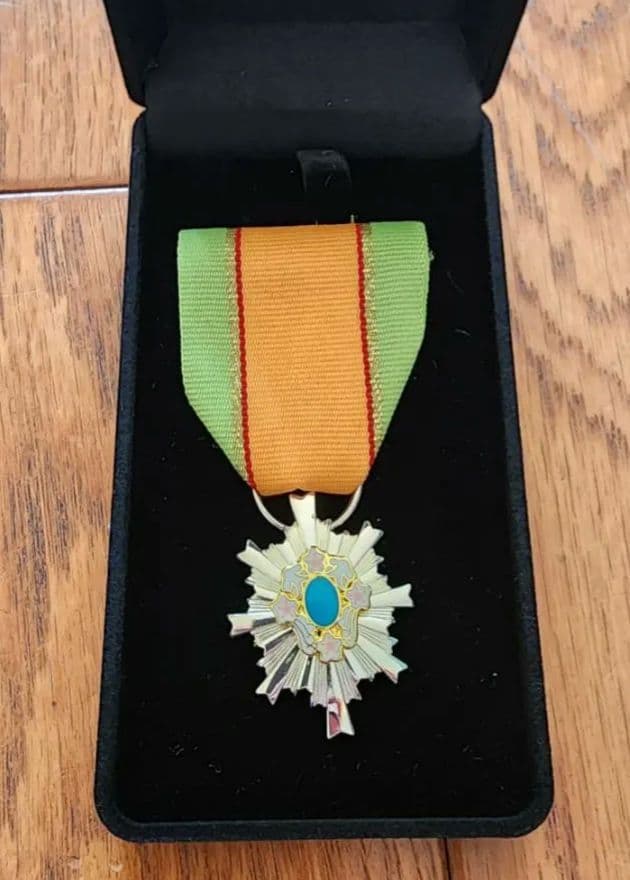 第5級防衛功労章操縦無事故、募集功労等、箱は画像のベルベット物