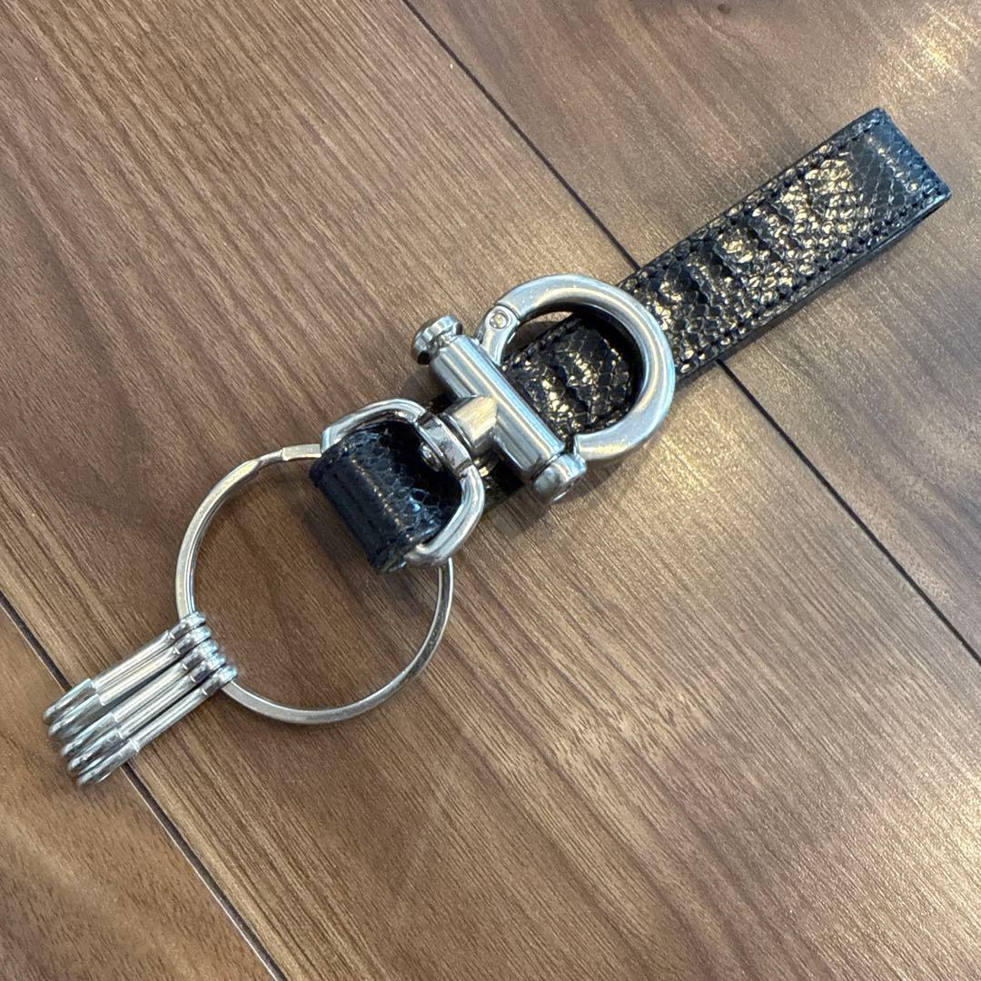 エンダースキーマ/キーフロック/ブラック パイソンレザー キーホルダー