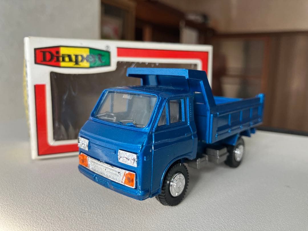 ダイヤペット　ニッサンキャブダンプ青
