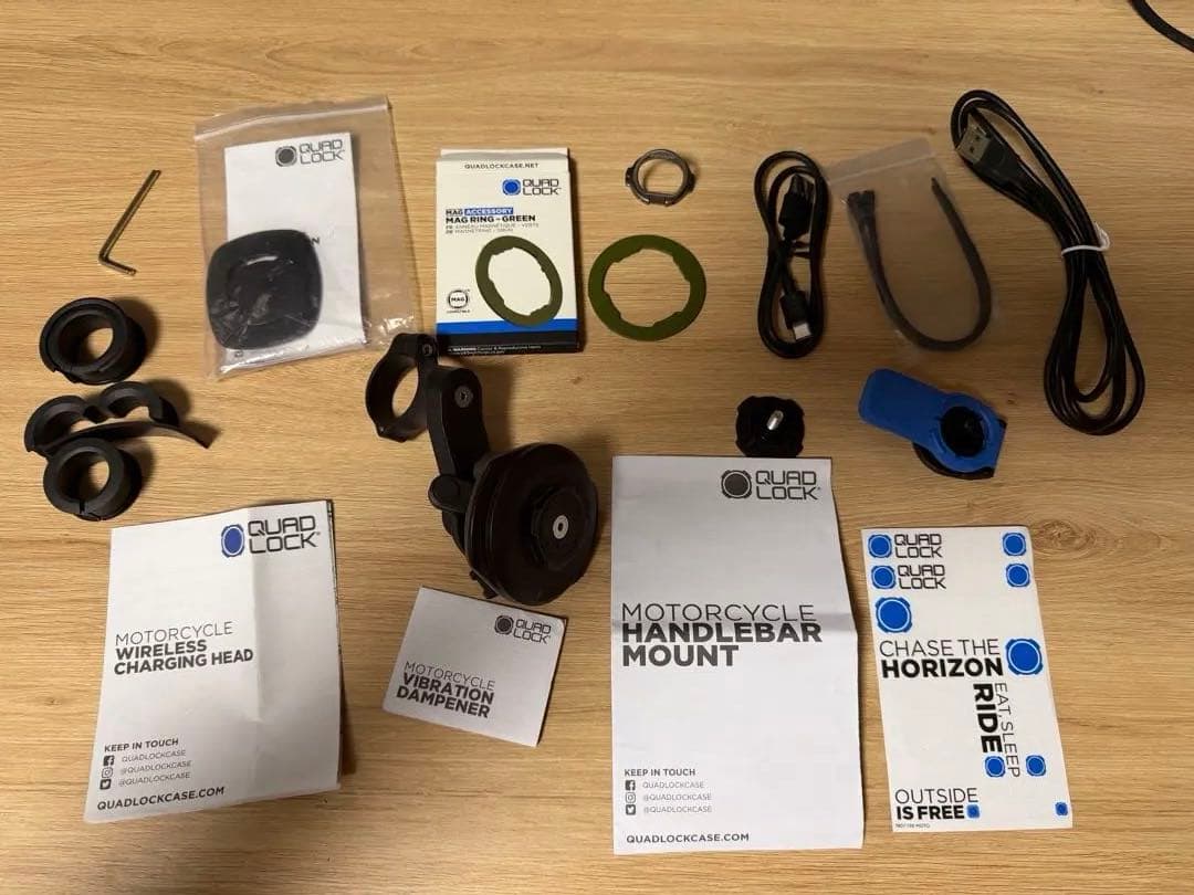 Quad Lock バイク用セット マウント＋衝撃吸収ダンパー + 充電ヘッド他